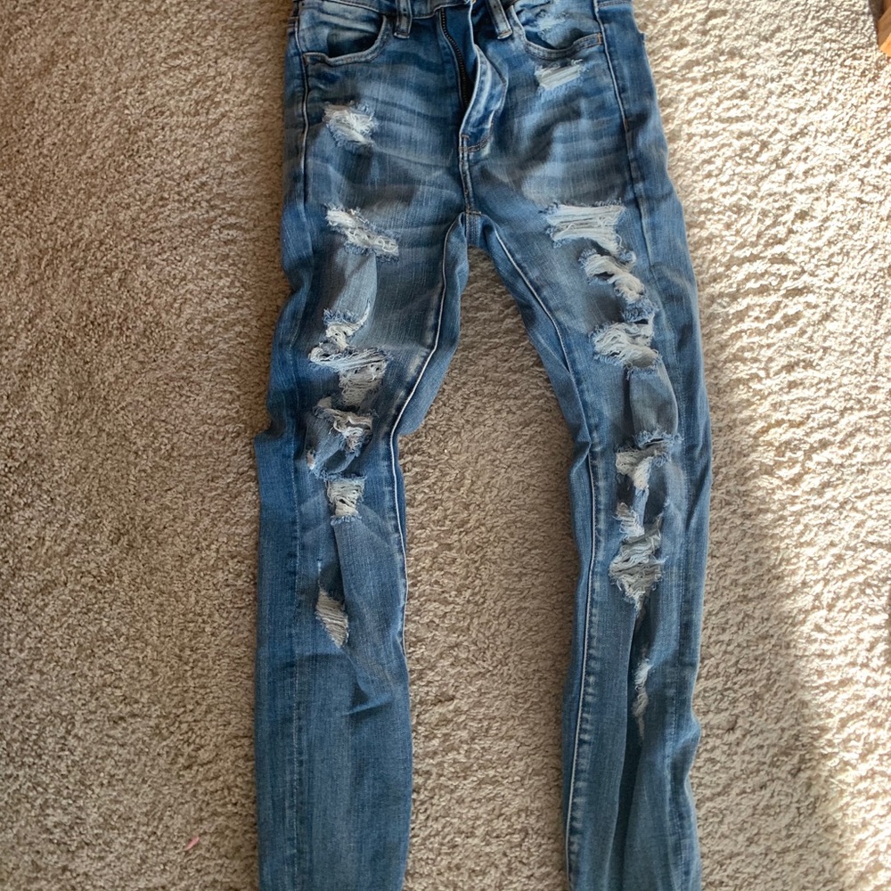 American Eagle ripped blue jeans